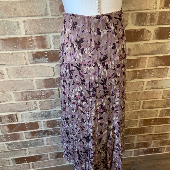 COPY - 💜 Tahari 100% Silk Skirt - Picture 3 of 8